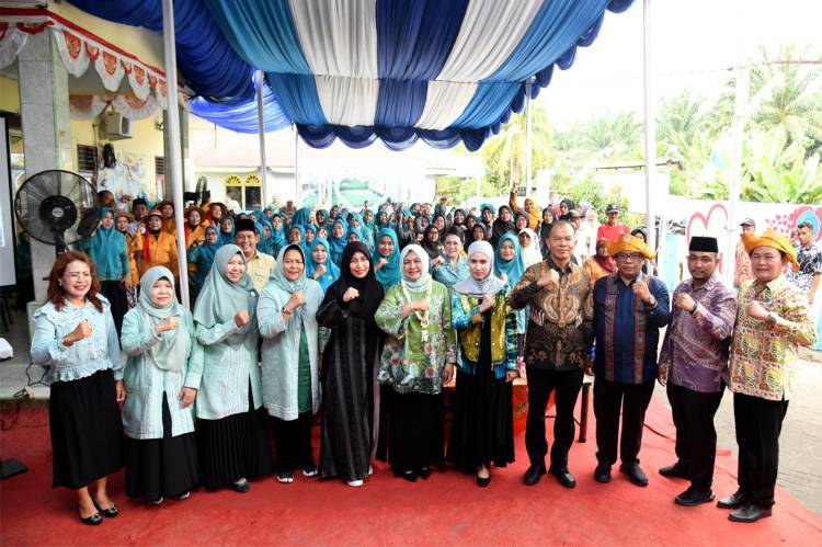 Nawal Lubis Kunjungi Desa Padang Brahrang, Nominasi Lomba HKG PKK 2023