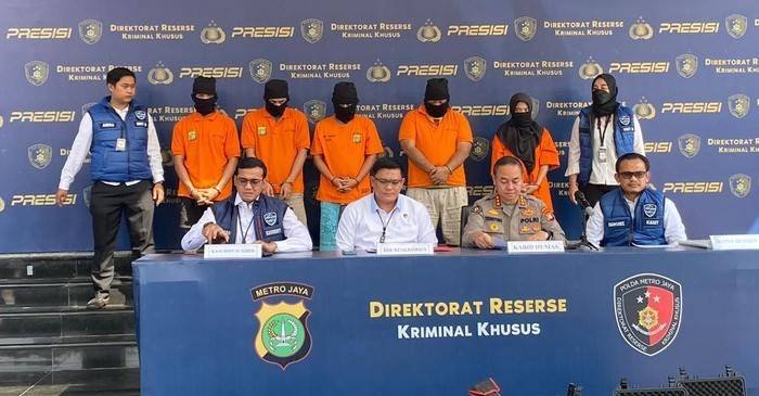 Pemeran Film Porno Ramai-ramai Kompak Ngaku Ditipu Sutradara