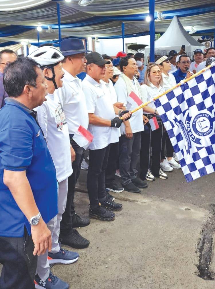 Gubernur Sumut Lepas Seribuan Jemaat Ikuti Jalan Santai HUT ke-111 HKBP Sudirman