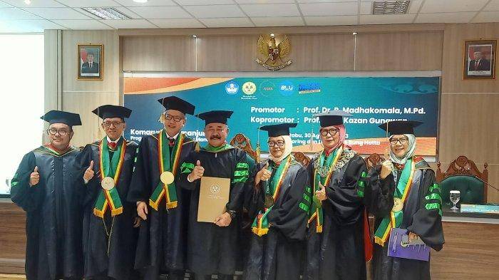 Raih Gelar Doktor, Mantan Pangdam Udayana Pertahankan Disertasi dengan Hasil Sangat Memuaskan