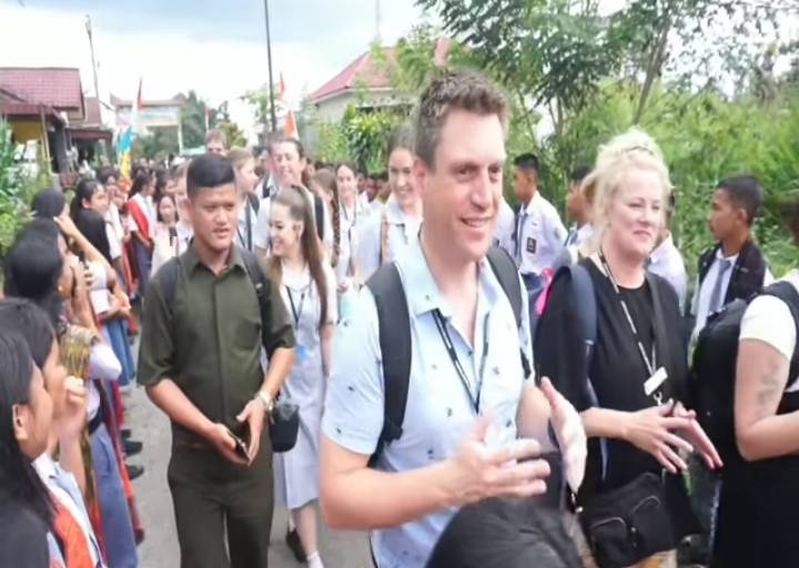 Siswa Navigator College Australia Disambut Gembira di SMA GKPS 1 Pamatangraya