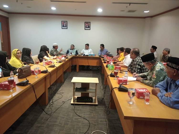 74 Calon Jamaah Umroh 5 Kali Batal Berangkat ke Mekkah Minta Perlindungan ke DPRD SU