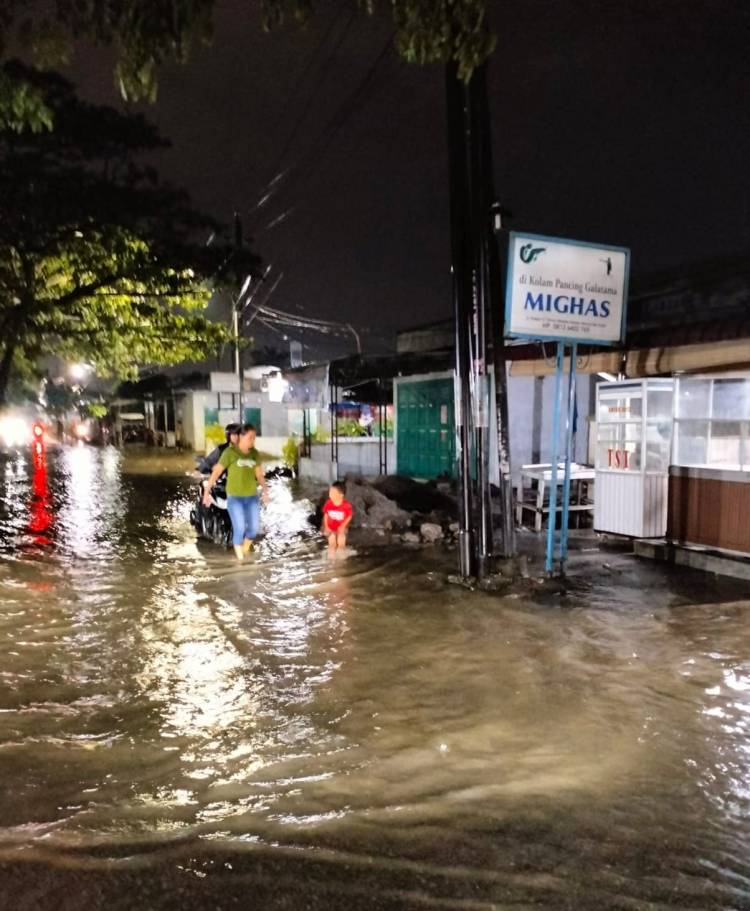 Diguyur Hujan Deras, Sejumlah Ruas Jalan di  Medan dan Deliserdang Terendam Banjir