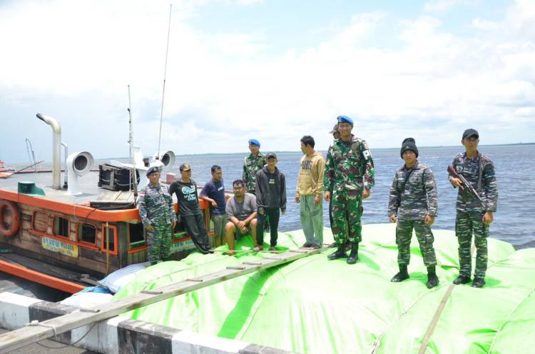 Gagalkan Penyeludupan di Perairan Pulau Halang, Lanal Dumai Sita 700 Koli Ballpress