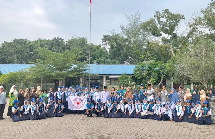 Ketua PMI Tanjungbalai Lantik 43 Anggota PMR SMPN 5 Kota Tanjungbalai