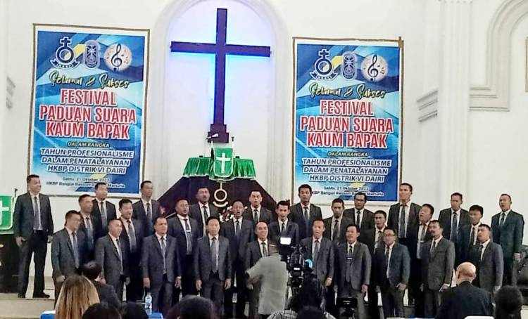 HKBP Ressort Sidikalang Juara 1 Festival Paduan Suara Kaum Bapak se-Distrik VI Dairi