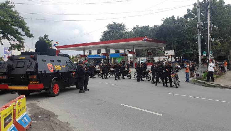 Petugas Gabungan TNI-Polri Gelar Sispam Kota di Kantor KPU Sumut