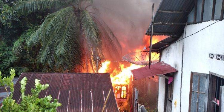 2 Rumah Terbakar di Silayang-layang Padangsidimpuan