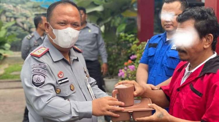 Lapas Kelas I Medan Bagi Peralatan Makan dan Minum ke WBP