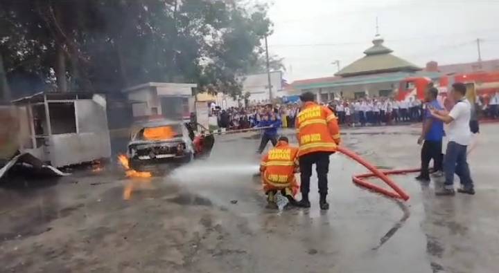 Satu Mobil Minibus Terbakar di SPBU Kisaran