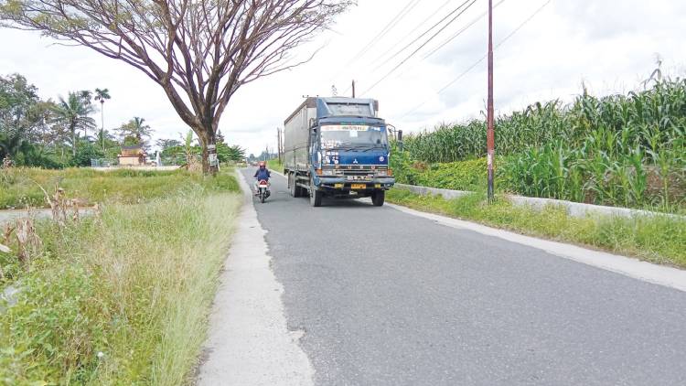 Truk Over Tonase Bebas Lintas di Jalan Besar Sidamanik, Dishub Simalungun Diminta Merazia