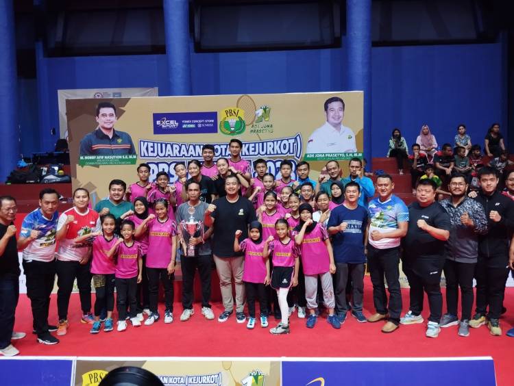 Jona Puas Kejurkot PBSI Medan Sukses, PB Indocafe Juara Umum