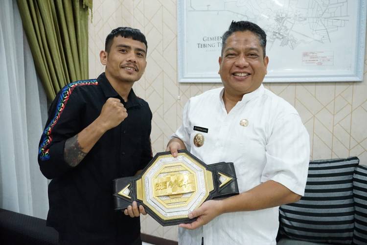 Juara MMA Kelas Strawweight Beraudiensi ke Pj Wali Kota Tebingtinggi