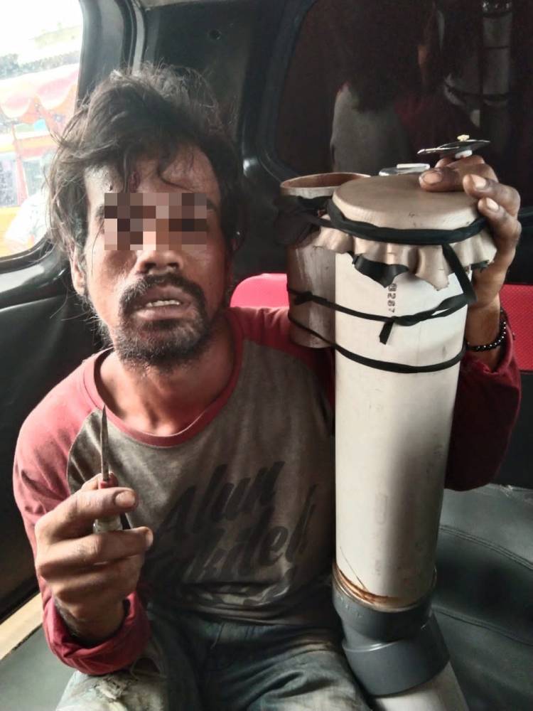 Pengamen Penusuk Ban Mobil  Diringkus Polisi
