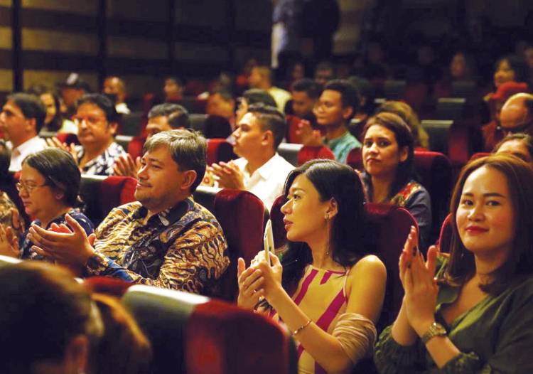 Daniel Darmadi Gali Seni Etnik Indonesia