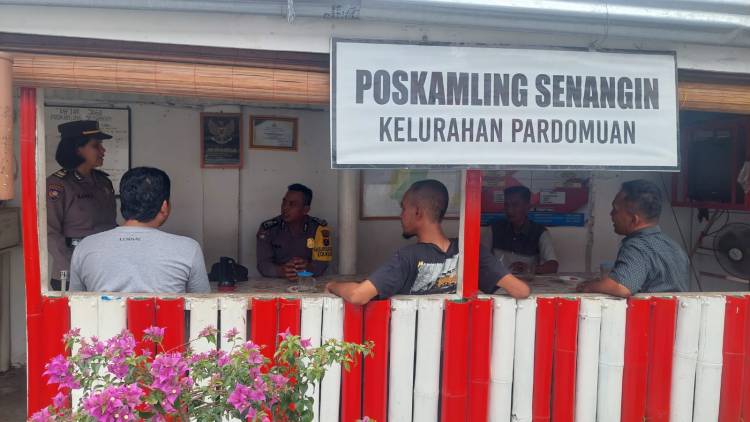 Sat Binmas Polres Pematang Siantar Sambangi Warga di Pos Kamling