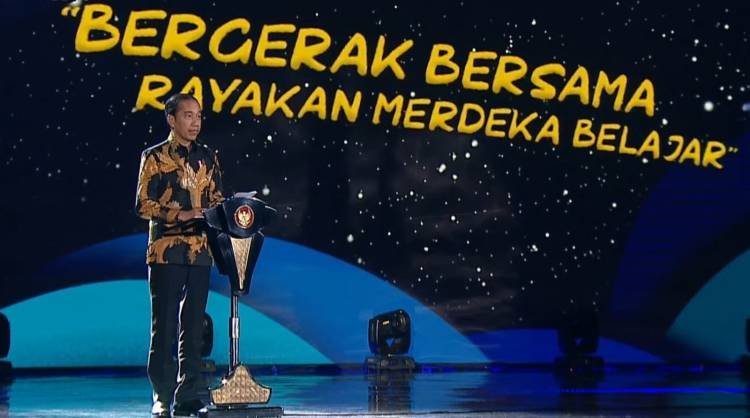 Jokowi di Peringatan Hari Guru: Saya Bisa Jadi Presiden karena Guru