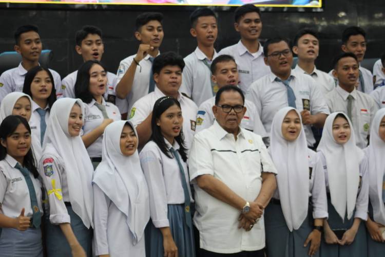 75 Siswa SMA di Medan Gelar Sidang  "Parlemen Pelajar"  di DPRD SU