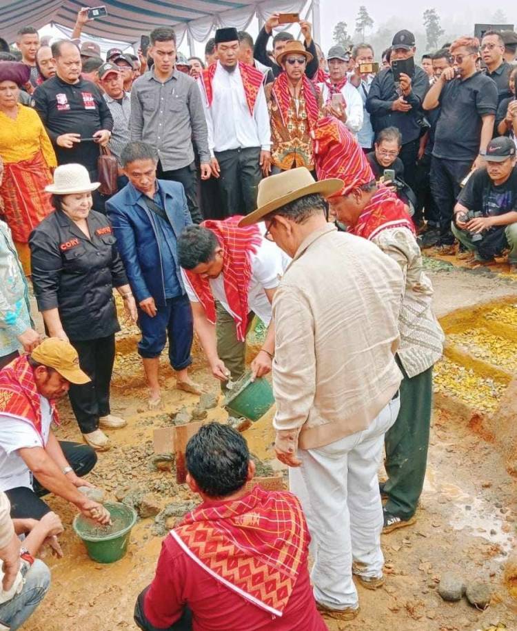 Peletakan Batu Pertama Pembangunan Monumen Presiden Joko Widodo di LMD Karo