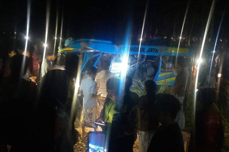 Kereta Api Probowangi Tabrak Minibus di Lumajang Jatim, 11 Orang Tewas
