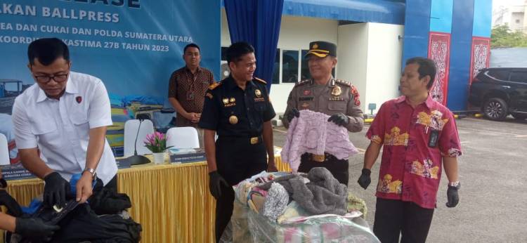 Polda Sumut dan Bea Cukai Ungkap Penyelundupan Pakaian Bekas Asal Malaysia