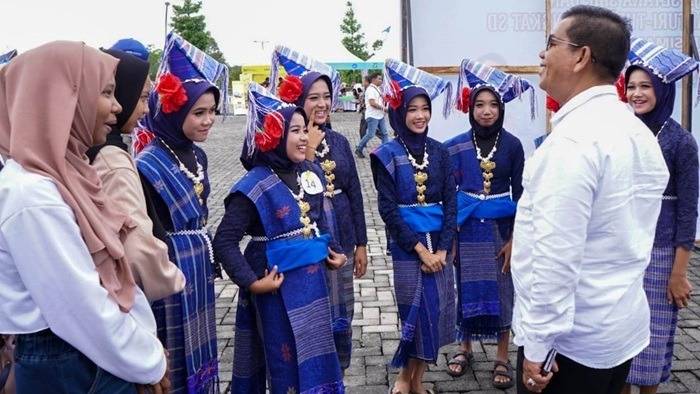 Bupati Simalungun Buka Festival &ldquo;Tor-tor dan Marturi-turian&rdquo;