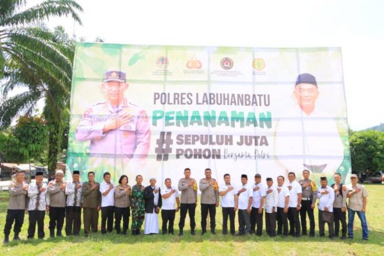 Kapolres Labuhanbatu Tanam Pohon di Aeknatas