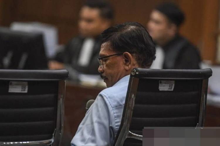 Proyek BTS Kominfo Mangkrak, Johnny Plate Minta Maaf ke Jokowi