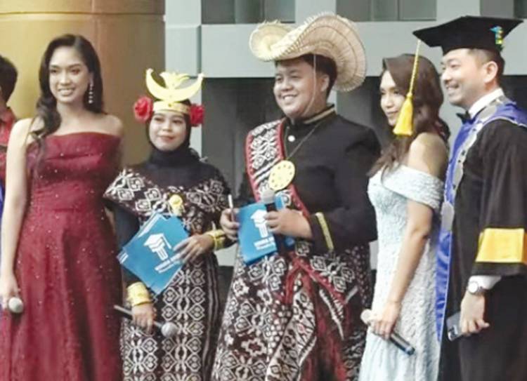 Kolaborasi Finalis Indonesian Idol Mirabeth Sonya dan Olivia Pardede - USNI Choir Pukau Publik