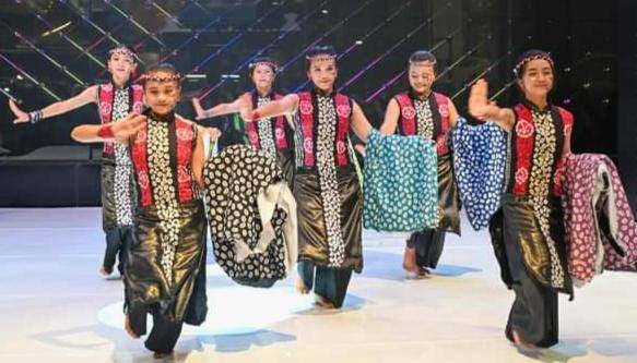 Tortor Kreasi Batik Humbahas Tampil di SFW 2023