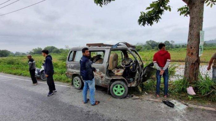 Mopen Tabrak Pohon di Toba, 15 Pelajar Luka - Luka