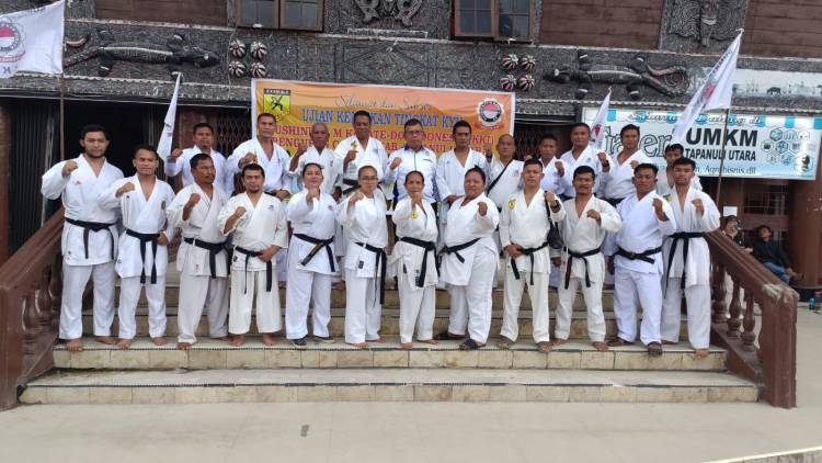 KKI Taput dan Sibolga Gelar UKT Kyu, Diikuti 300 Karateka