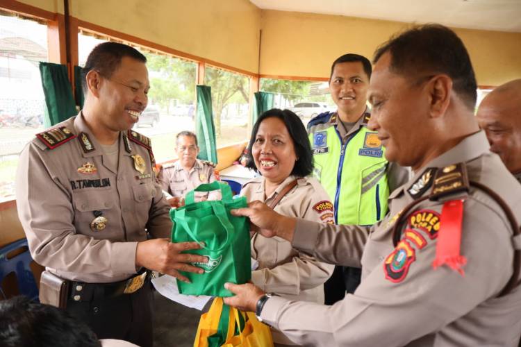 Biddokes Polda Sumut Dan Sidokes Polres Toba Cek Kesehatan Personel Pengamanan