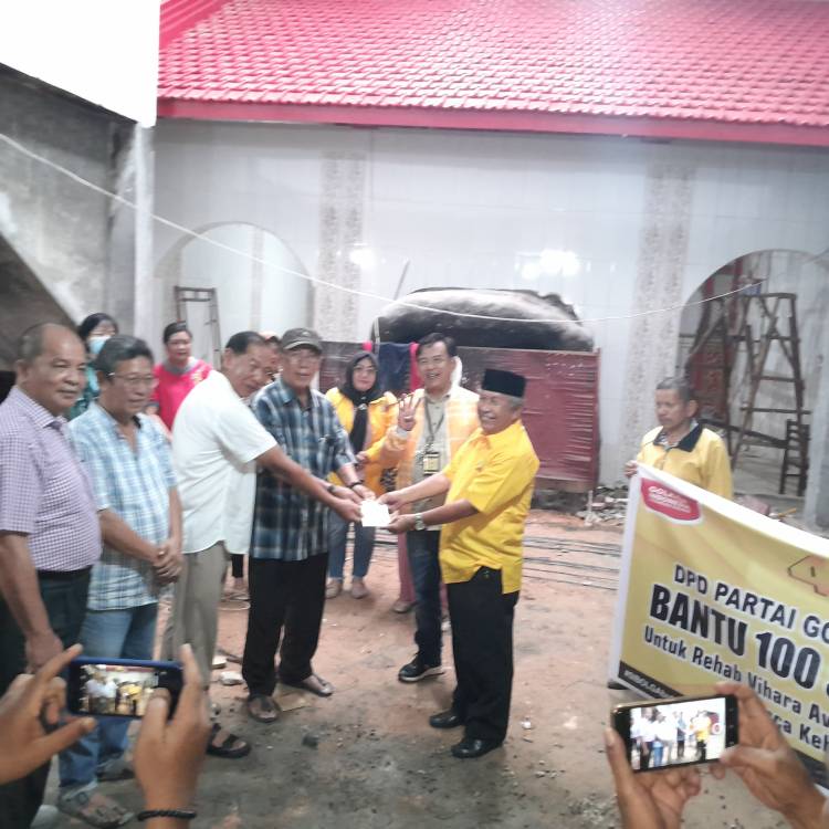 Partai Golkar Bantu Uang dan 100 Sak Semen Rehab Vihara Avalokitesvara Sibolga
