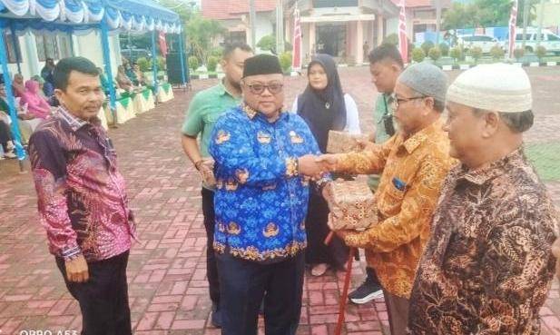 Pemkab Agara Berikan Penghargaan kepada Purna Bhakti Pegawai Kesehatan