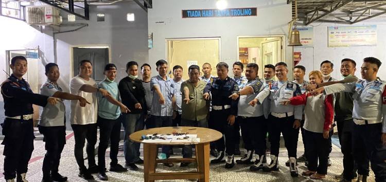 Jelang Nataru, Lapas Lubukpakam Razia Sel Napi, 4 Handphone dan 6 Sajam Disita