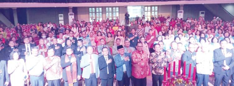 Pj Gubernur Hassanudin Ajak Umat Kristen Teladani Pribadi Yesus Pembawa Damai