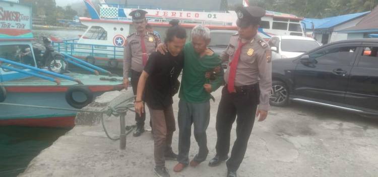 Satpam Obvit Polres Simalungun Bantu Warga Sakit di Pelabuhan Tigaraja Parapat