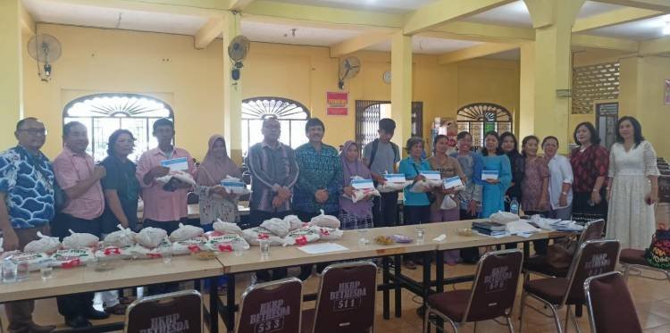 HKBP Bethesda Berbagi Kasih dengan Warga Kurang Mampu, Hari Ini Natal Ama dan Ina HKBP Bethesda