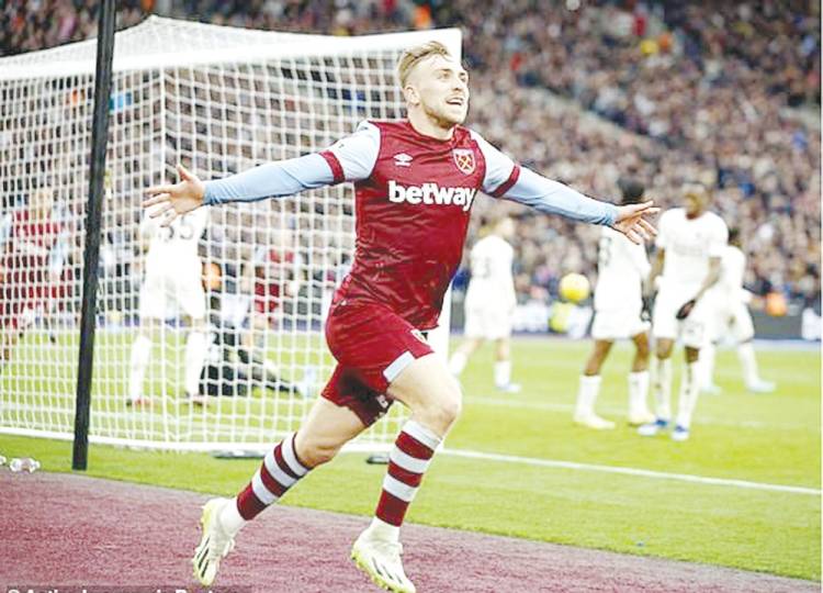 West Ham Bungkam MU 2-0, Mainoo Blunder