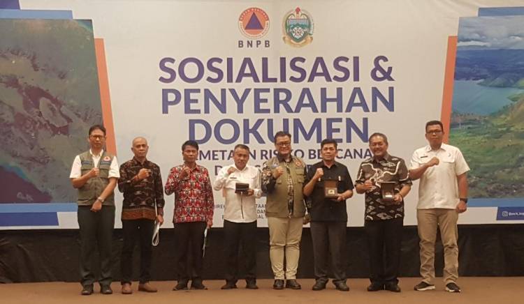 Sosialisasi dan Penyerahan Data Risiko Bencana DAS Asahan-Toba