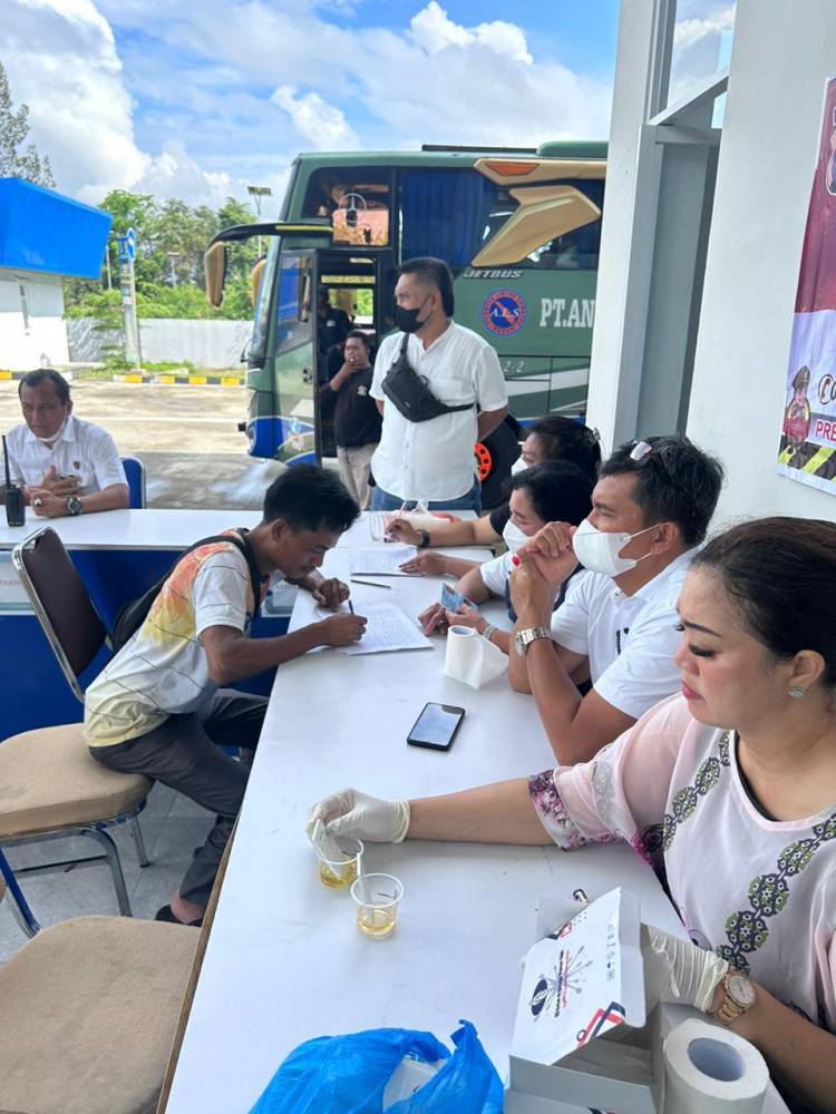 Ops Lilin Toba 2023, Polres Pematang Siantar Tes Urin Supir Bus di Terminal Tanjung Pinggir