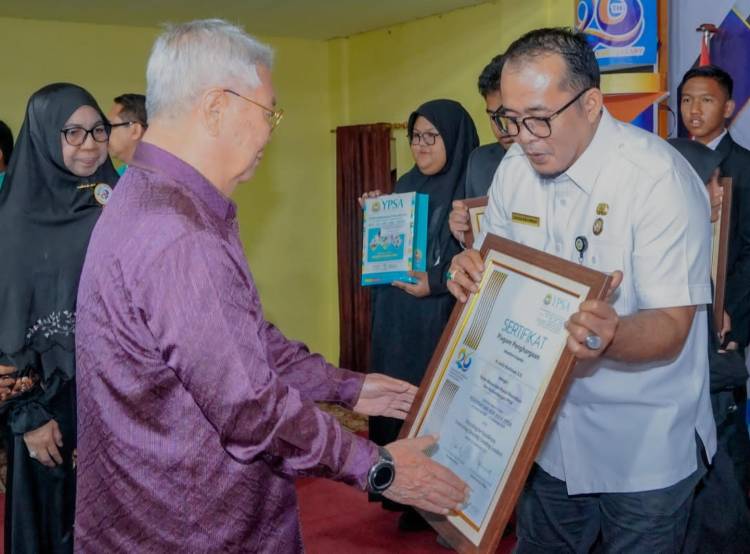 Aulia Rachman Dinobatkan Sebagai Tokoh Peduli Pendidikan dan Perkembangan YPSA