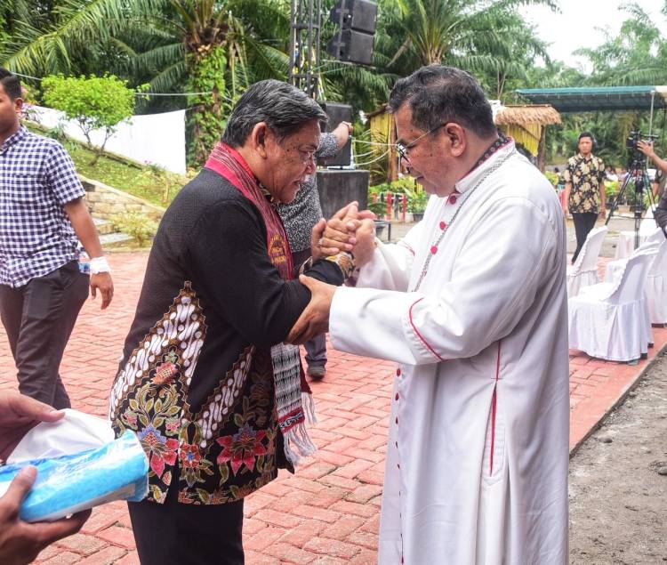 Ribuan Jemaat Hadiri Perayaan Natal 6 Paroki di Kutalimbaru