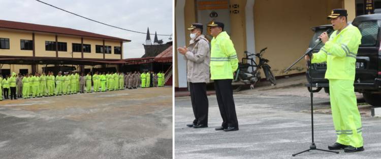 Wakapolres Pematang Siantar Cek Kelengkapan Jas Hujan Personel