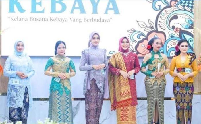 Lestarikan Warisan Budaya, DWP Labuhanbatu Lomba Fashion Show Kebaya