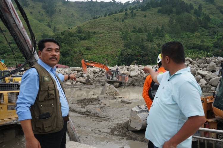 TPL Prihatin dan Salurkan Bantuan untuk Korban Banjir Bandang dan Longsor di Simangulampe