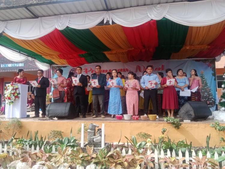 Keluarga Besar SMK Swasta GKPI 1 dan 2 Pematangsiantar Gelar Perayaan Natal