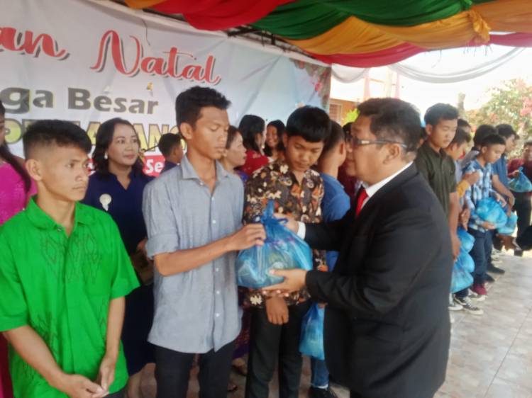 Keluarga Besar SMK GKPI 1 dan 2 Pematangsiantar Rayakan Natal