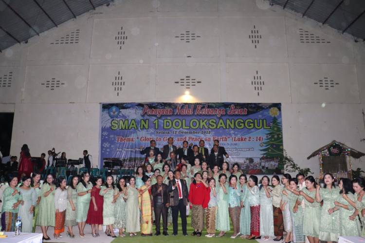 SMA Negeri 1 Doloksanggul Gelar Perayaan Natal 2023